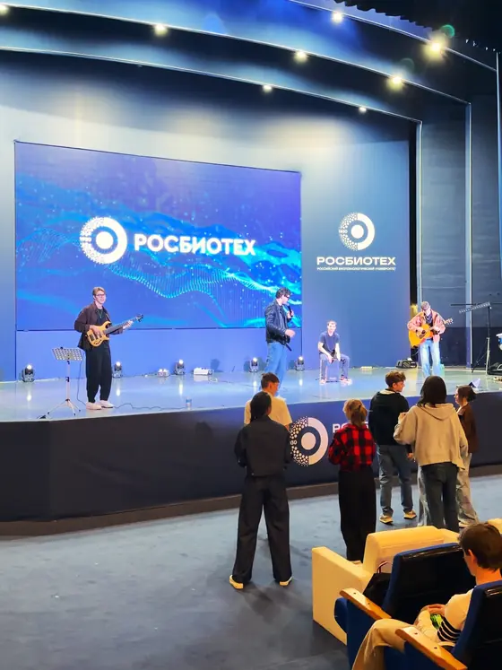 AirПоцы на сцене форума